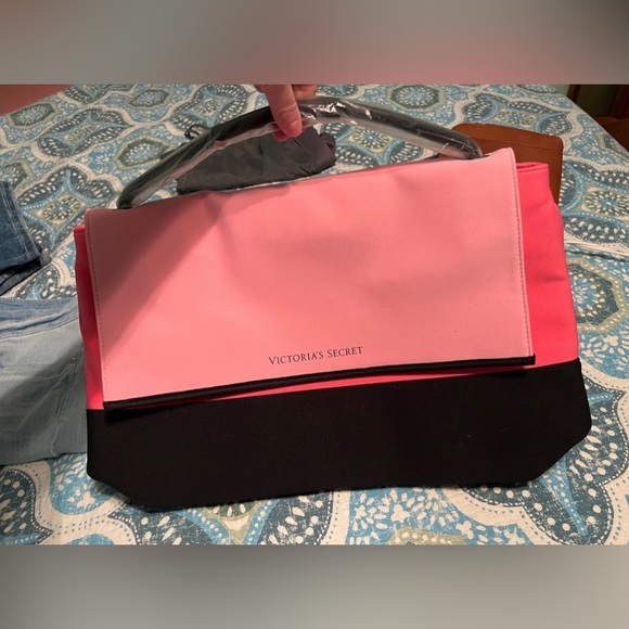 Victorias Secret Large Lunch Tote - Picture 1 of 4